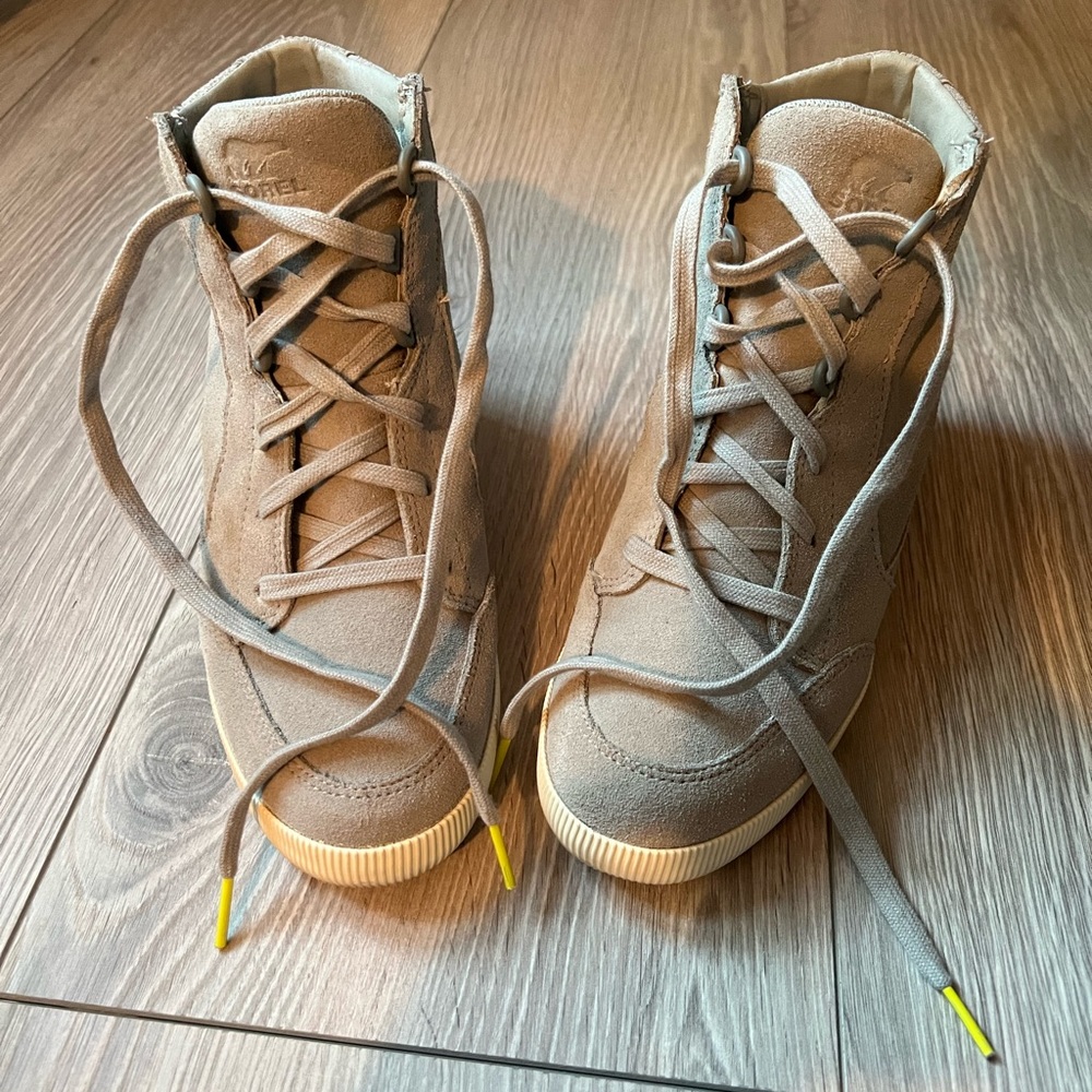 Sorel size 9 Out n about wedge